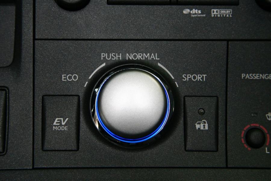  Lexus CT200h 2010 года  (фото 191 из 266)
